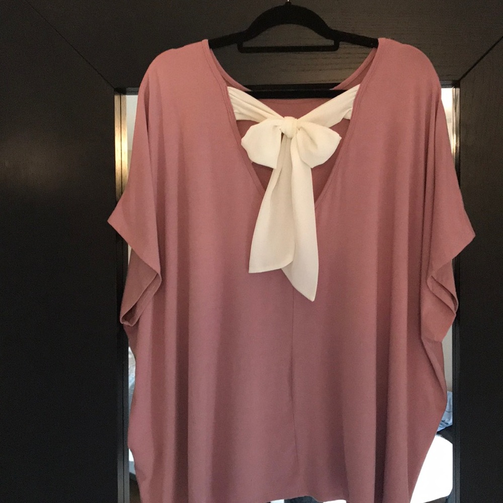 Last one!! ❤️ Lovely Mauve Tie-Back Top!
